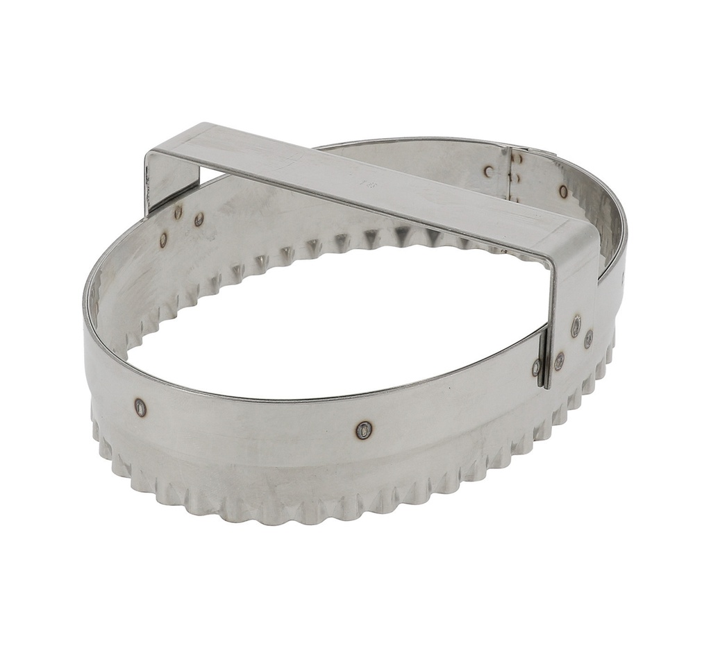 Mallard Ferrière Oval fluted stainless steel dough cutter with handle — Length: 180 mm — 02453